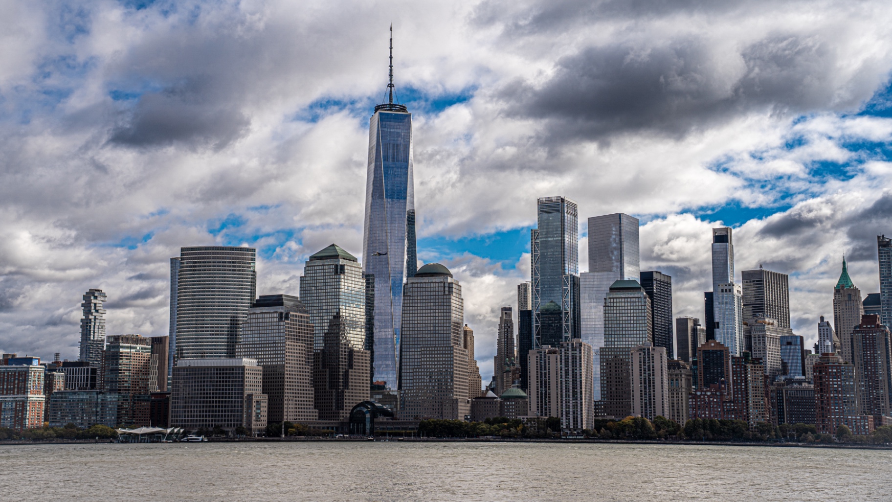 The Lower Manhattan skyline and One World Trade Center from the water